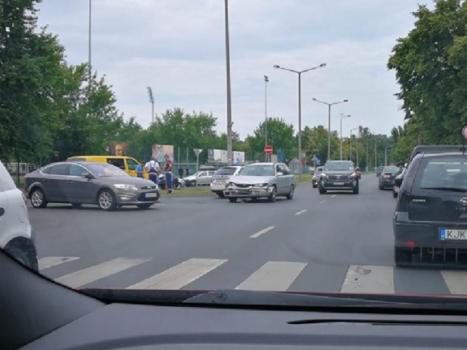 Baleset történt a Sóstói út és Stadion utcai kereszteződésben