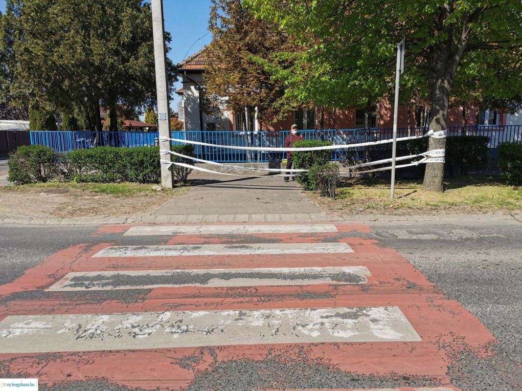 A zebrán sem lehet átkelni Örökösföldön! - Zajlanak a munkálatok