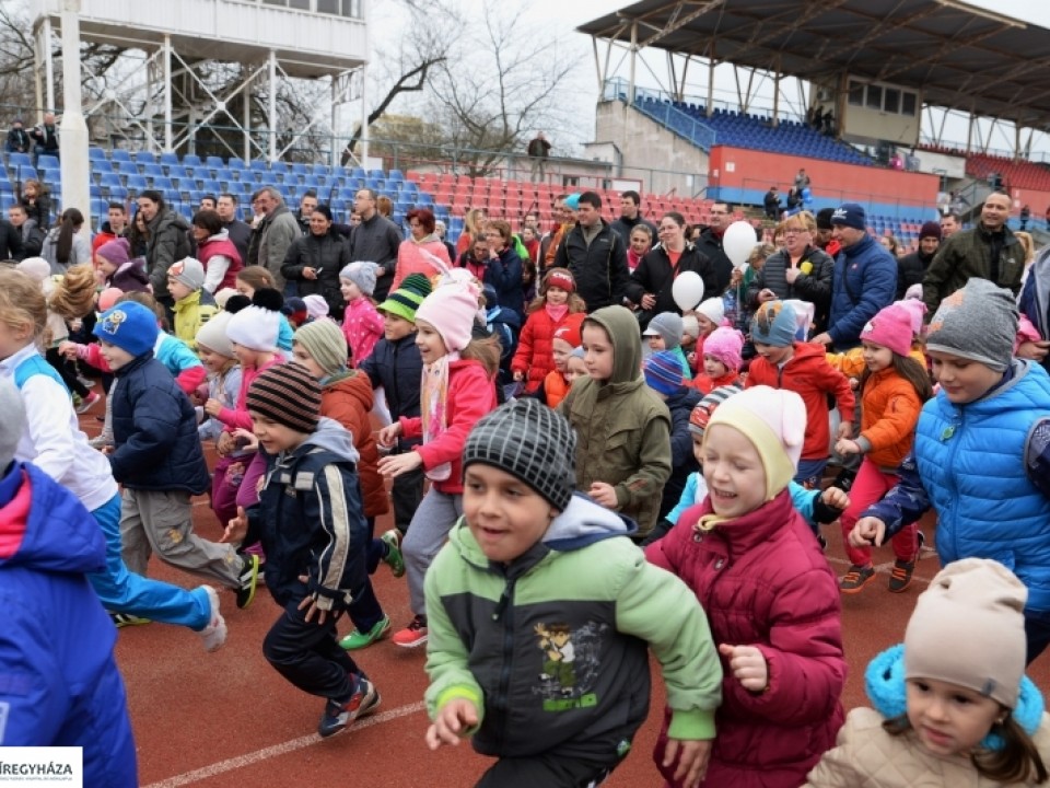 NYUSZI FUTÁS NYÍREGYHÁZÁN