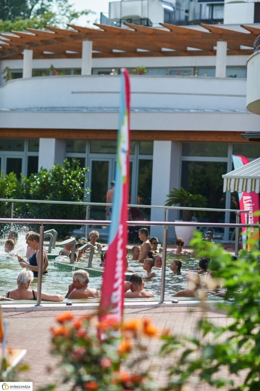 Sokakat kicsalogatott a strandra a jó idő hétvégén