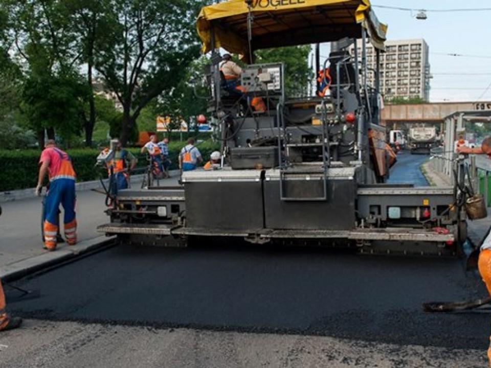 Itt zajlanak útépítések és felújítások