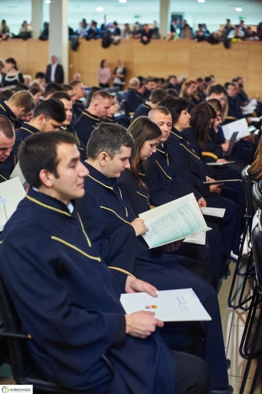 Diplomaosztó a Nyíregyházi Egyetemen