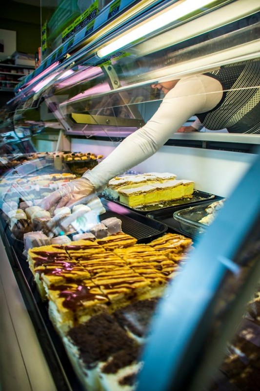 KIPRÓBÁLTUK A GYÖNGYÖSSY CUKRÁSZDÁT