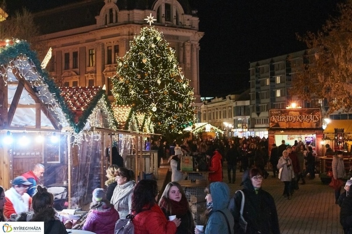 Varázslatos fényekben úszik majd a város – Vasárnap meggyújtják az első adventi gyertyát!