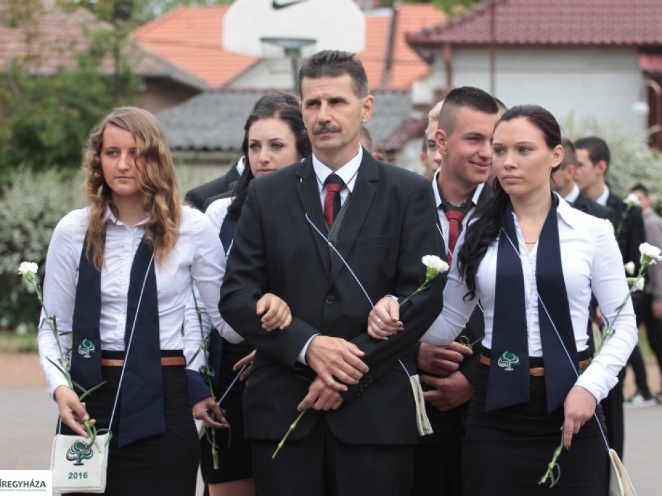 Elballagtak a Lippaiból is
