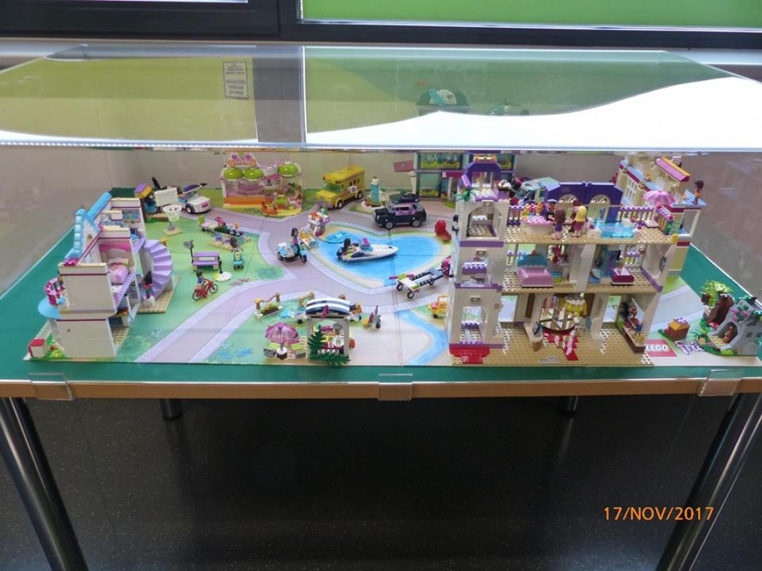 A Lego gyárban jártak az aranyos diákok