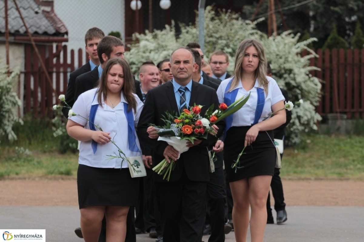 Elballagtak a Lippaiból is