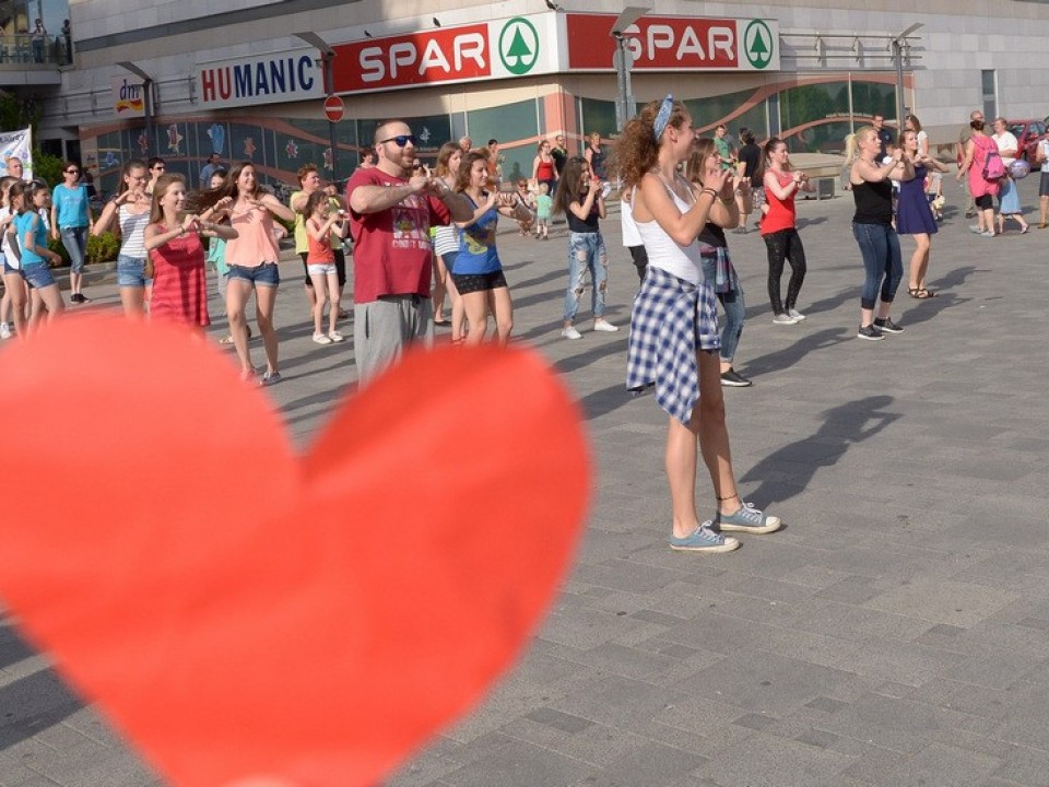 Meglepetés flashmob gyermeknapon!