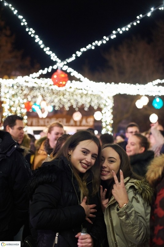 FANTASZTIKUS VÁROSI SZILVESZTER- SZTÁROK ÉS TŰZIJÁTÉK NYÍREGYHÁZÁN!