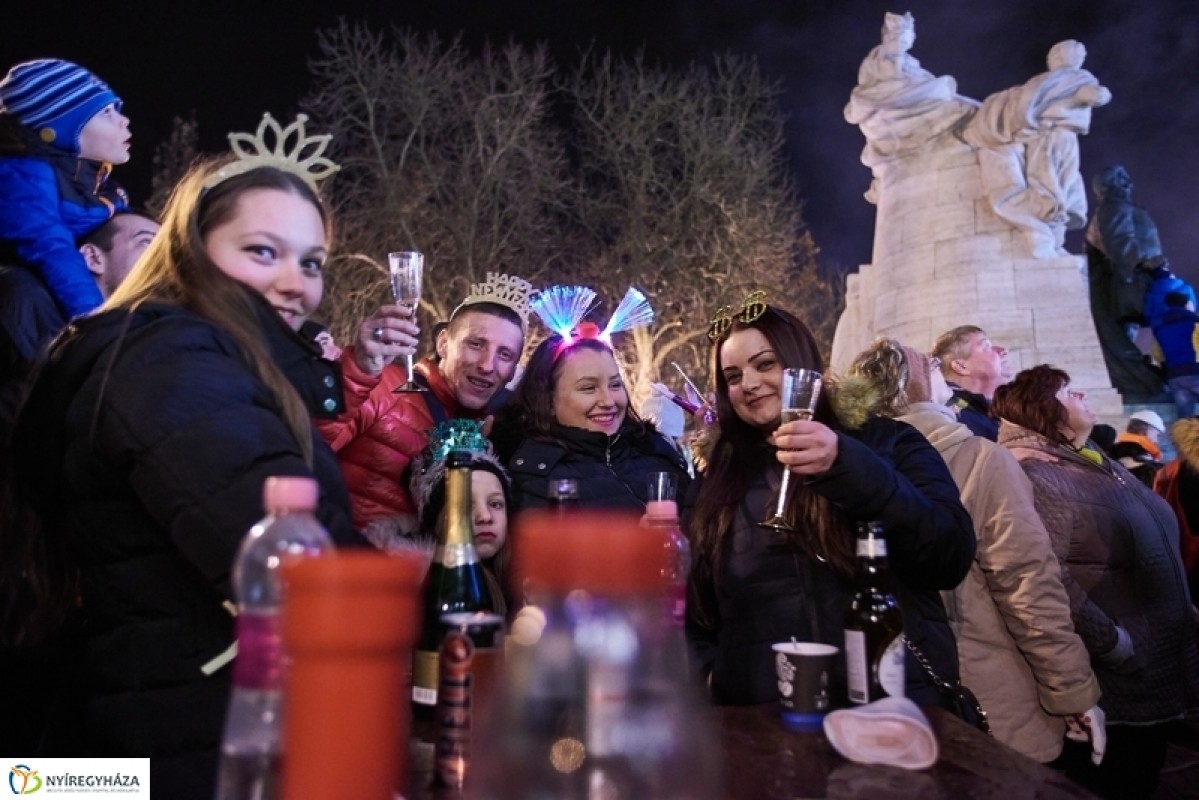 FANTASZTIKUS VÁROSI SZILVESZTER- SZTÁROK ÉS TŰZIJÁTÉK NYÍREGYHÁZÁN!