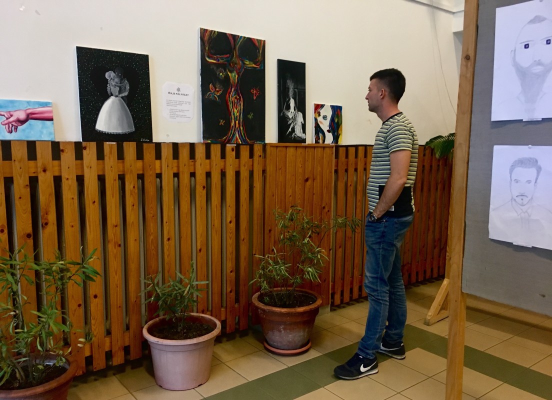 LÉLEGZETELÁLLÍTÓ DIÁKRAJZOK A KRÚDYBAN