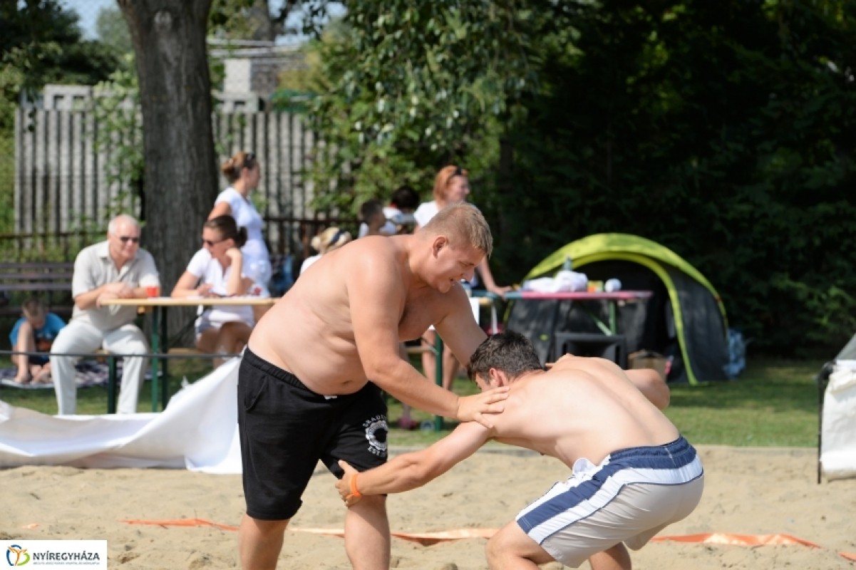 Strandbirkózás Sóstón