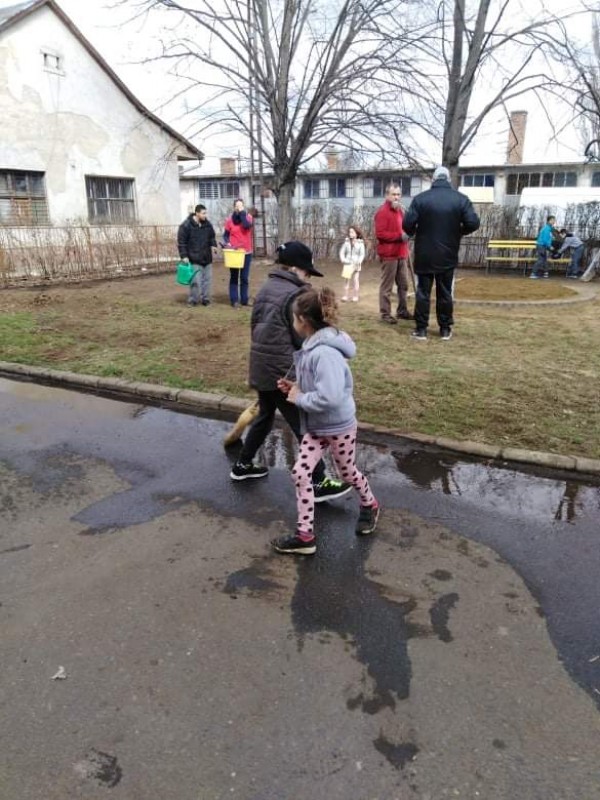 Orgona illattal érkezett a tavasz az átmeneti otthonba