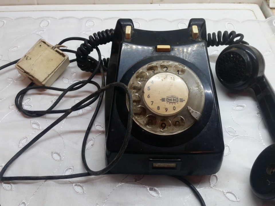 RETRO TÁRGYAKBÓL NYÍLT KIÁLLÍTÁS A KÖNYVTÁRBAN