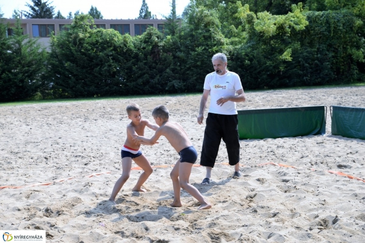 Strandbirkózás Sóstón