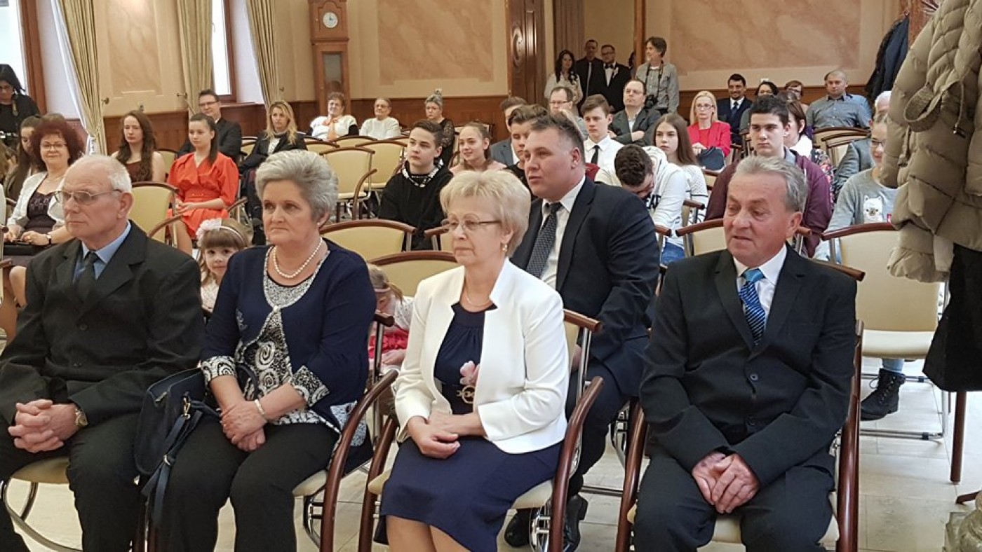 Az első pár, akik a Gróf Károlyi Ferenc teremben házasodtak össze