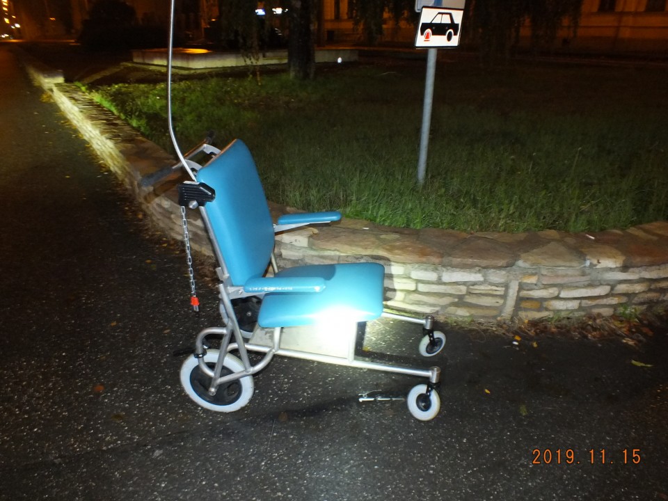 Tolókocsit loptak a kórházból