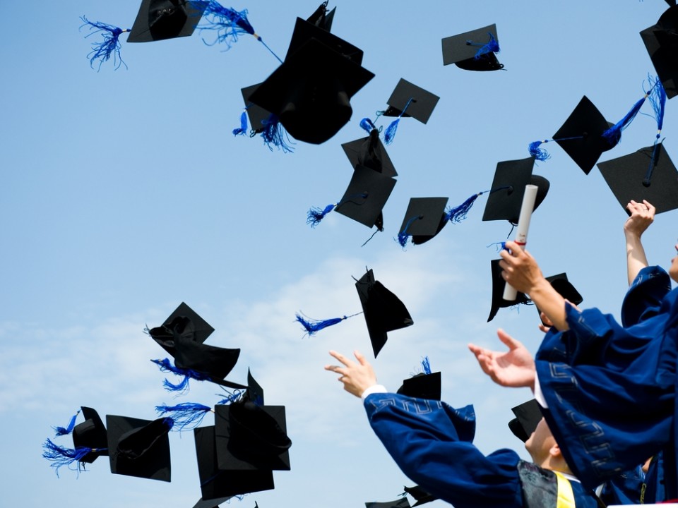 ENNYIBE KERÜL A „DIPLOMA"- MEGHÖKKENTŐ ÁRAK!