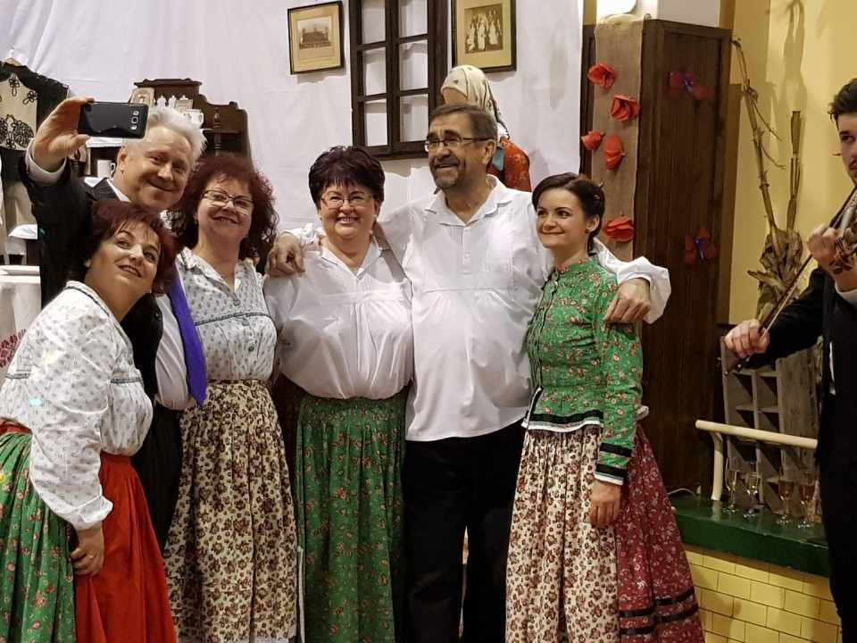 Csuhébál a Vasváriban
