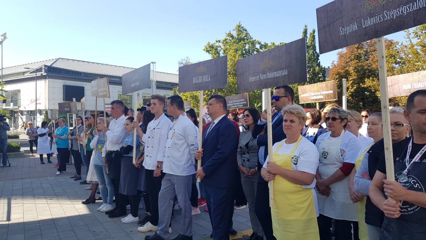 Tirpák Fesztivál képekben! - Vasárnap 4000 szelet tortát osztanak ki