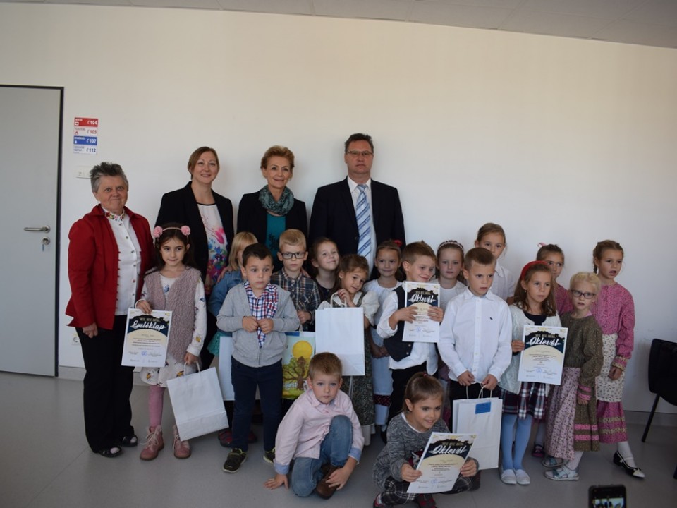Népmesemondó versenyt szerveztek