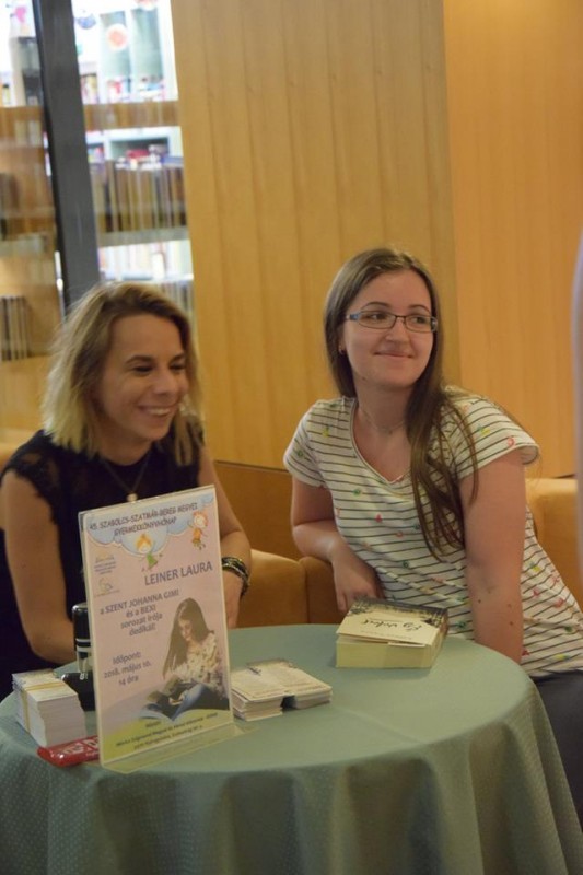 Nyíregyházán dedikált Leiner Laura