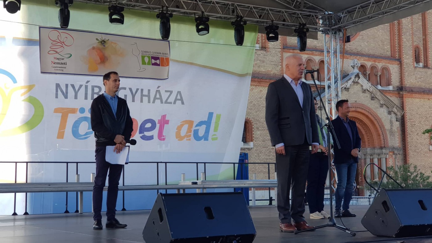 Tirpák Fesztivál képekben! - Vasárnap 4000 szelet tortát osztanak ki