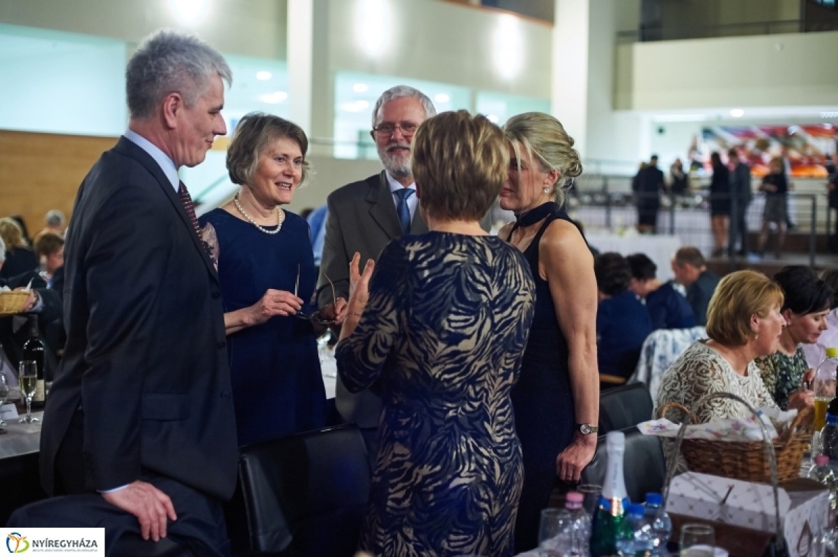 Fergeteges hangulatú bál a Nyíregyházi Egyetemen