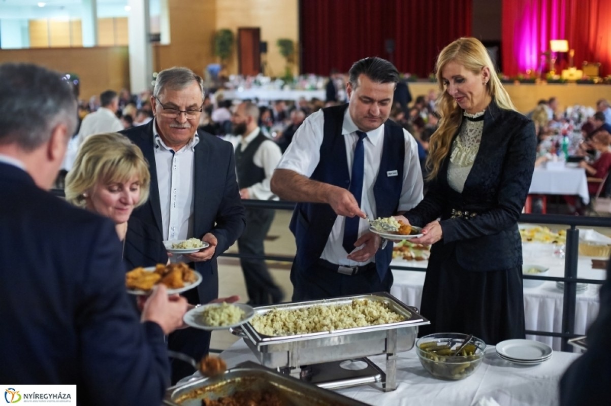 Fergeteges hangulatú bál a Nyíregyházi Egyetemen