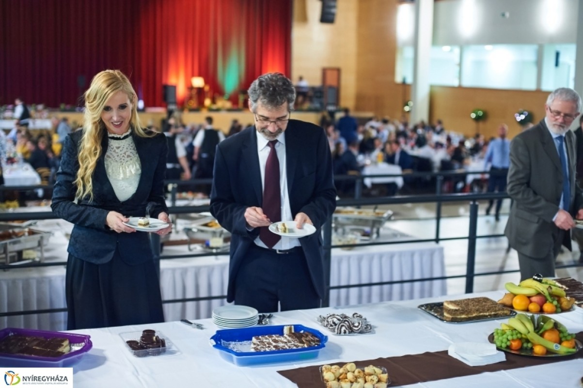 Fergeteges hangulatú bál a Nyíregyházi Egyetemen