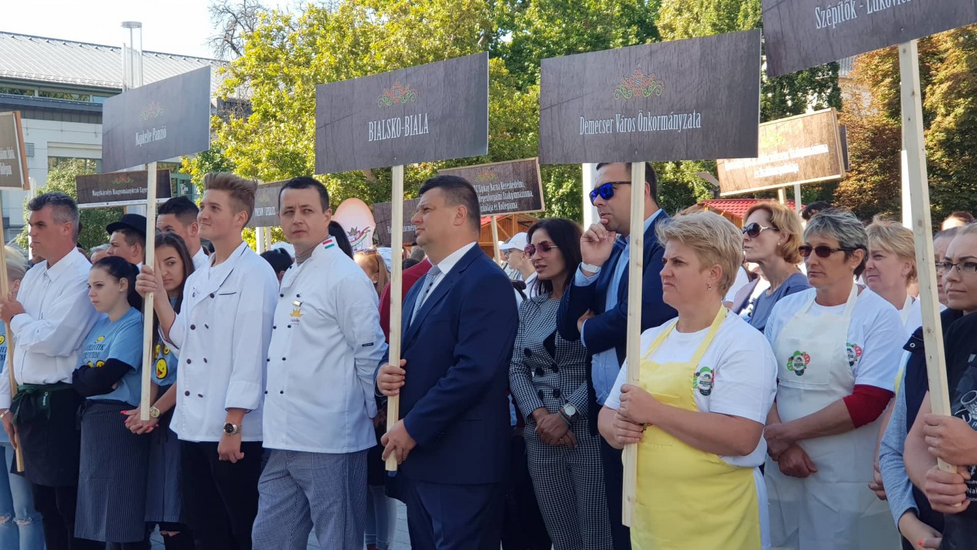 Tirpák Fesztivál képekben! - Vasárnap 4000 szelet tortát osztanak ki
