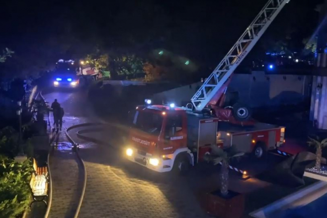 Így harcoltak a tűzzel a tűzoltók a lángoló szállodában! Videó!