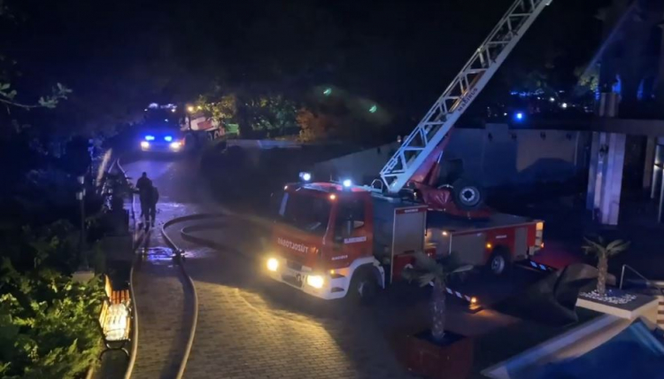 Így harcoltak a tűzzel a tűzoltók a lángoló szállodában! Videó!