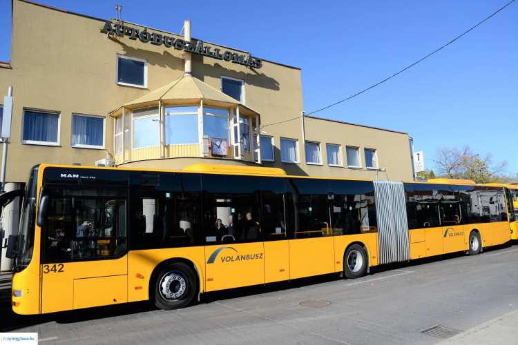 Új buszok fiatalítják a megyei flottát – Klimatizált járművek, USB-töltőpontokkal