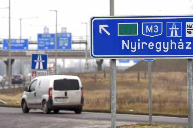 Így változik jövőre az éves autópálya-matrica díja