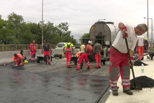 Fokozott figyelmet kérnek a Tiszavasvári úti felüljárón