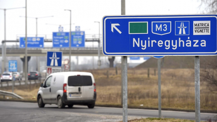 Így változik jövőre az éves autópálya-matrica díja