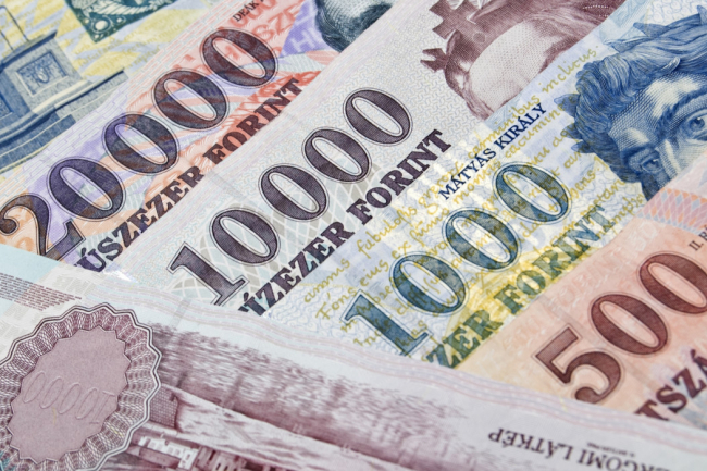Tartósan nőnek a bérek 2022-ben