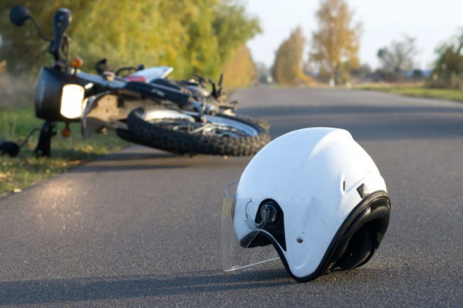 Őzzel és autóval is ütközött a motoros Nyírteleknél, belehalt sérüléseibe