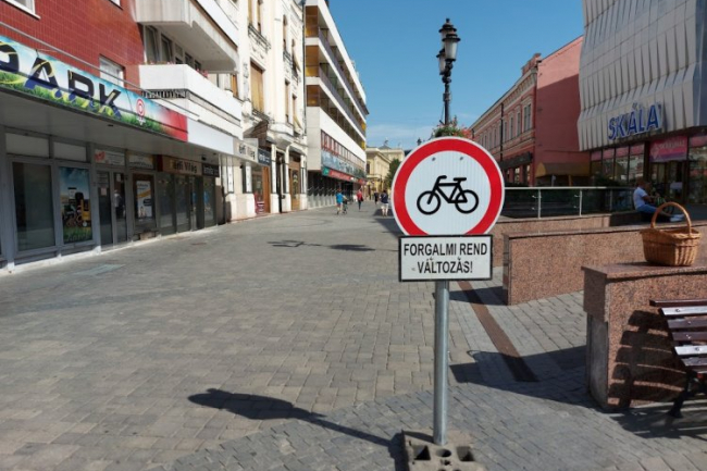 A VIDOR Fesztivál ideje alatt a sétálóutcára és a Kossuth térre minden irányból tilos behajtani kerékpárral