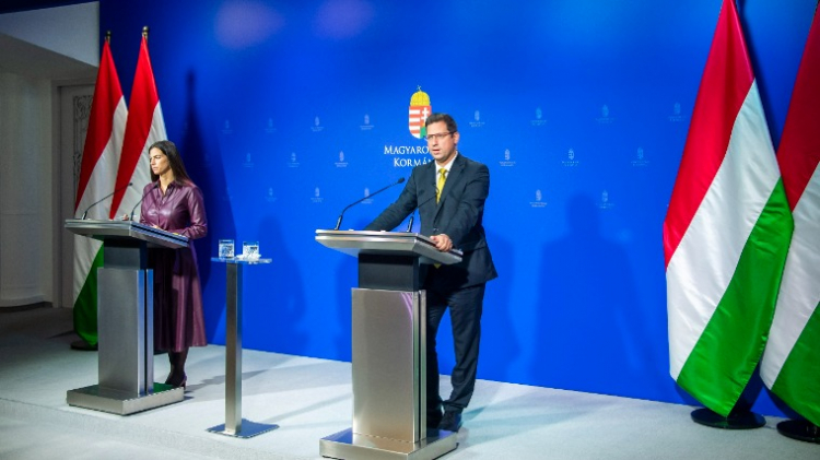 Gulyás Gergely: Az elitek döntése helyett az emberek véleményét hallgatjuk meg a szankciókról