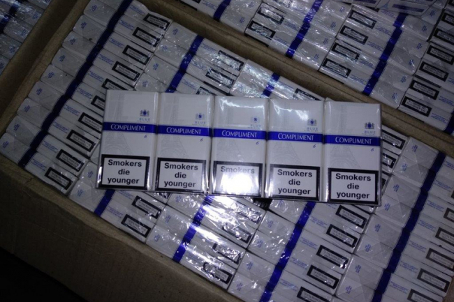 Csaknem kétszáz liter alkoholt és több mint ezer doboz cigarettát foglalt le a NAV