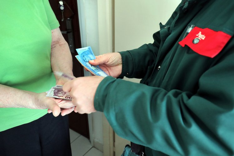 Jó hír az időseknek! A héten érkezik a megemelt nyugdíj és a nyugdíjprémium