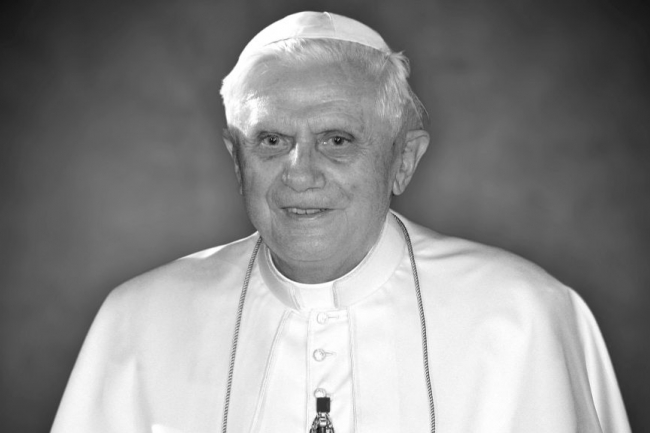 Gyászmise XVI. Benedek emeritus pápáért Nyíregyházán