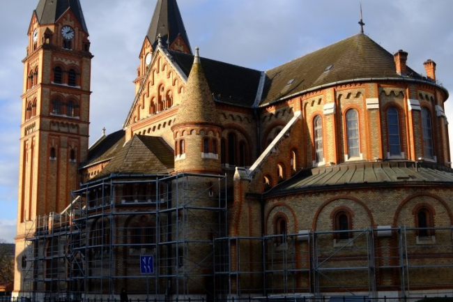 Templomfelújítás – Állványozzák a Magyarok Nagyasszonya-társszékesegyházat