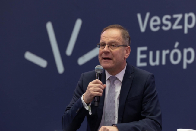 Navracsics Tibor: Nem fenyegeti veszély az Erasmus+ és a Horizont Európa programok folytatását
