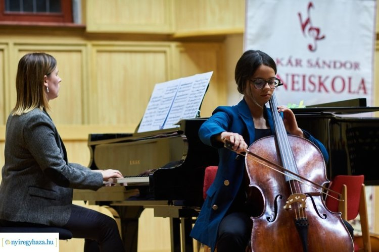 Zajlanak a tanszaki hangversenyek és a meghallgatások a Vikárban