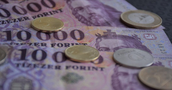 Havonta több tízezret spórolhatnak az emberek a kamatstopnak köszönhetően
