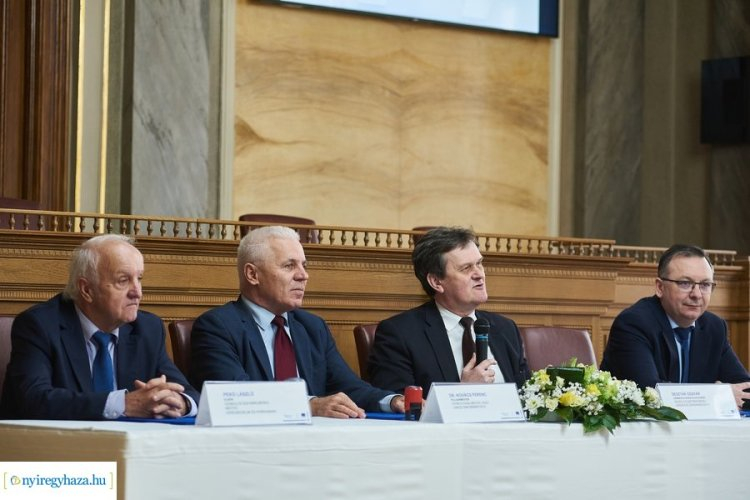 Támogatás – 7,5 milliárd forint jut a foglalkoztatás és a gazdaság fejlesztésére