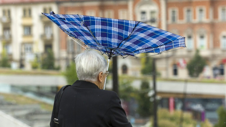 Zord arcát mutatja a tavasz, az ország bármely pontján leszakadhat az ég